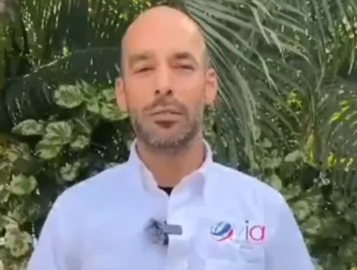 Карл — преподаватель английского